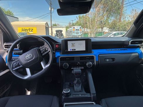 Used 2025 Toyota Tacoma TRD Off-Road AWD/4WD image 30