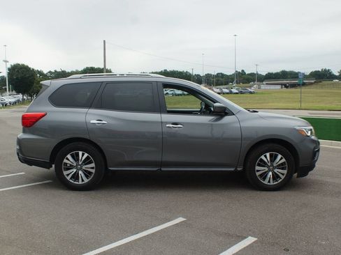 Used 2017 Nissan Pathfinder SV FWD image 13