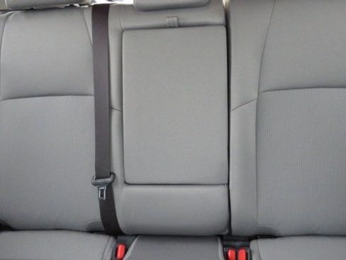 Used 2022 Toyota Venza LE image 8