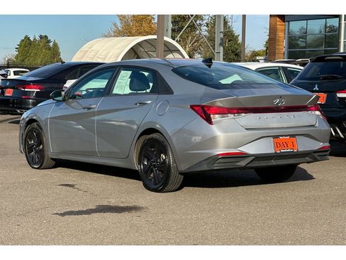 Used 2023 Hyundai Elantra SEL image 8