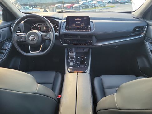 Used 2024 Nissan Rogue SV w/ SV Premium Package image 13