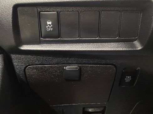 Used 2015 Toyota Sienna SE image 28