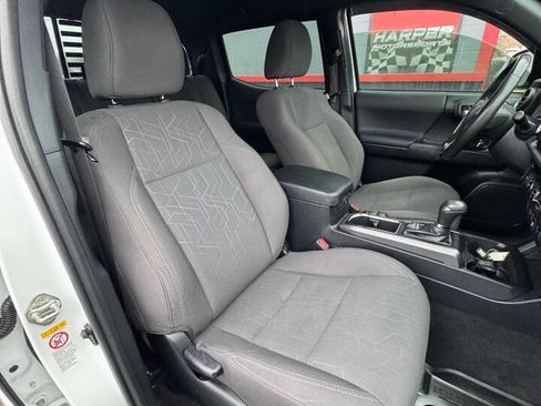 Used 2018 Toyota Tacoma TRD Sport image 16