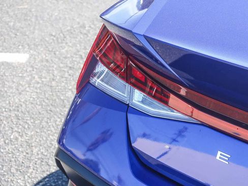 Used 2025 Hyundai Elantra Limited image 8