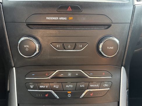 Used 2018 Ford Edge SEL w/ SEL Appearance Package image 32