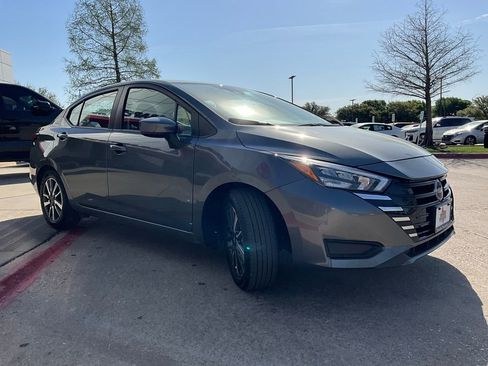 Used 2025 Nissan Versa SV image 4