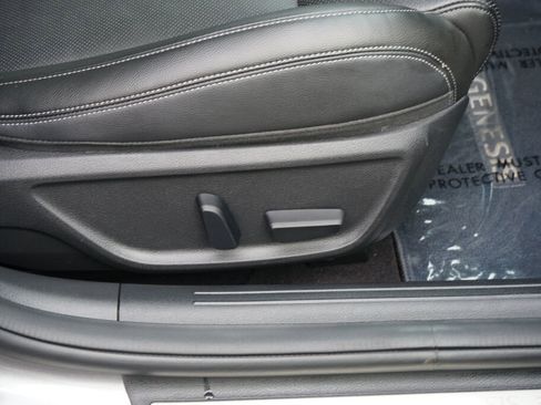 Used 2022 Genesis G70 2.0T image 29