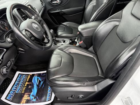 Used 2019 Jeep Cherokee Latitude Plus image 10