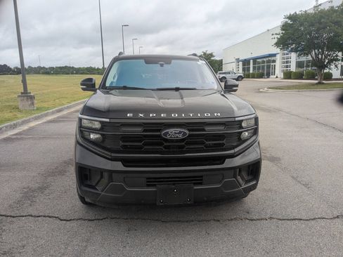 Used 2025 Ford Expedition Active RWD image 8