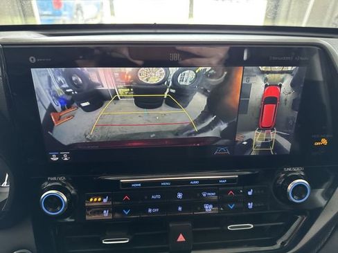 Used 2020 Toyota Highlander Limited image 15