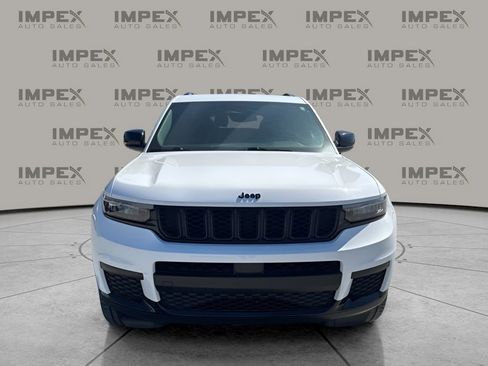 Used 2023 Jeep Grand Cherokee L Laredo image 8