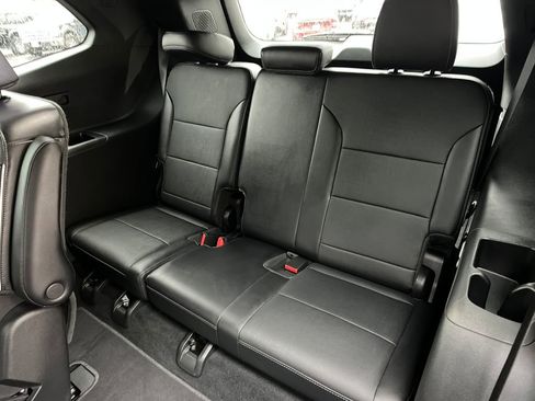 Used 2025 Buick Enclave Preferred image 22
