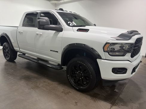 Used 2024 RAM 2500 Big Horn w/ Night Edition AWD/4WD image 2