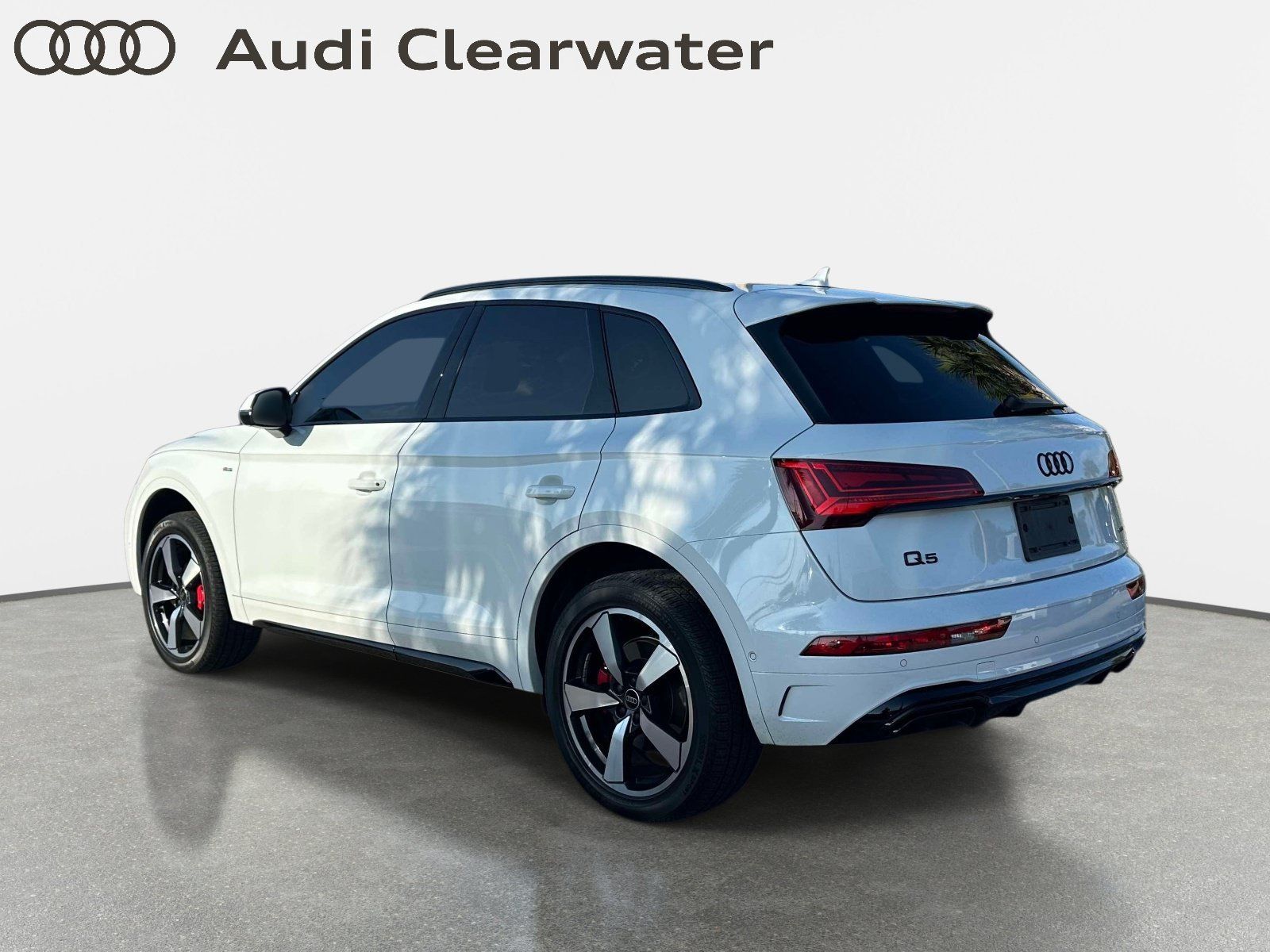 Used 2024 Audi Q5 2.0T Prestige w/ Prestige Package AWD/4WD image 2