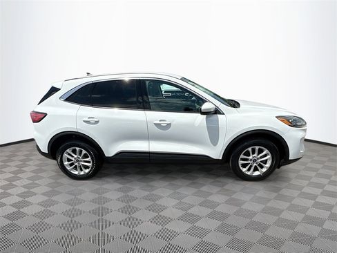 Used 2021 Ford Escape SE image 4