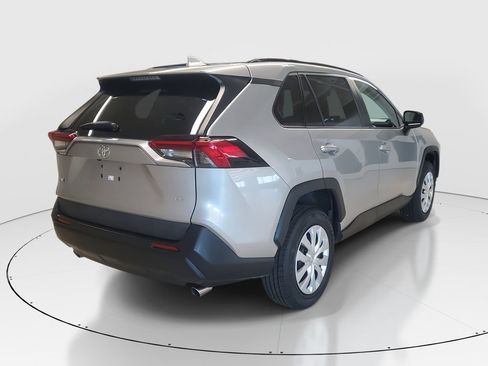 Used 2019 Toyota RAV4 LE image 7