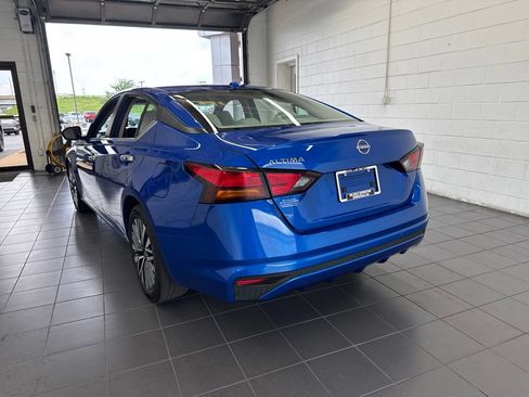 Used 2025 Nissan Altima 2.5 SV FWD image 6