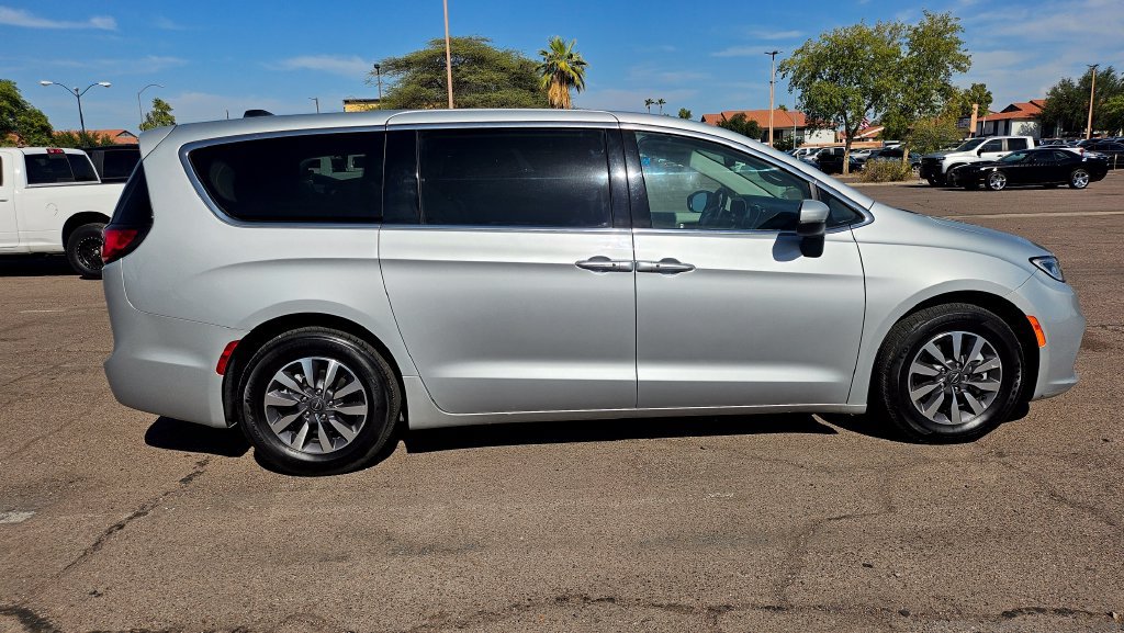 Used 2023 Chrysler Pacifica Touring-L FWD image 12