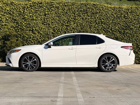Used 2019 Toyota Camry image 8