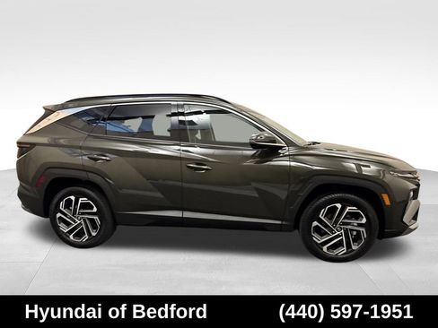 Used 2025 Hyundai Tucson Limited AWD/4WD image 4