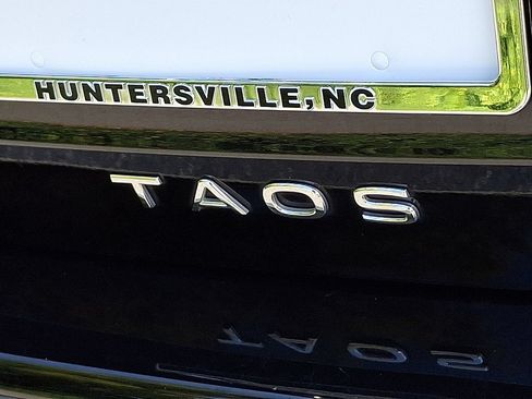 Used 2023 Volkswagen Taos SE AWD/4WD image 32