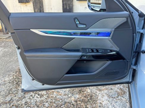 Used 2023 BMW 740i w/ Parking Assistance Package RWD image 52