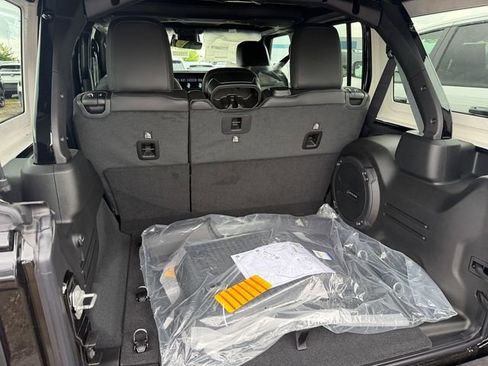 New 2026 Jeep Wrangler Unlimited Rubicon AWD/4WD image 26