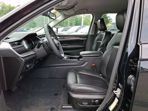 Used 2023 Jeep Grand Cherokee Limited AWD/4WD image 14