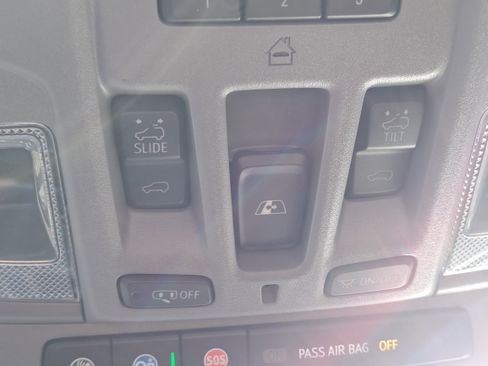 Used 2024 GMC Sierra 1500 SLT w/ SLT Premium Plus Package image 23