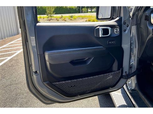 Used 2023 Jeep Wrangler Unlimited Sahara w/ Cold Weather Group AWD/4WD image 21