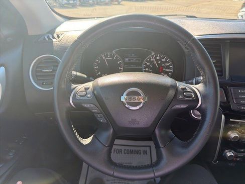 Used 2019 Nissan Pathfinder SV image 22