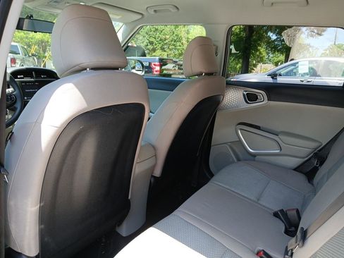 Used 2022 Kia Soul LX FWD image 11