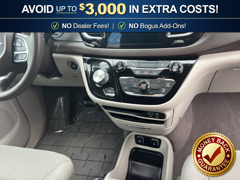 Used 2017 Chrysler Pacifica Touring FWD image 17