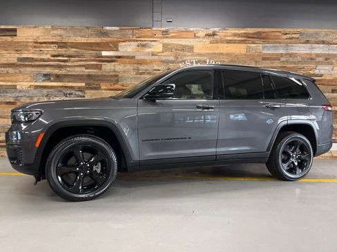 Used 2023 Jeep Grand Cherokee L Laredo image 16