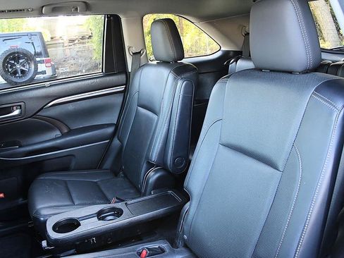 Used 2015 Toyota Highlander Limited AWD/4WD image 11