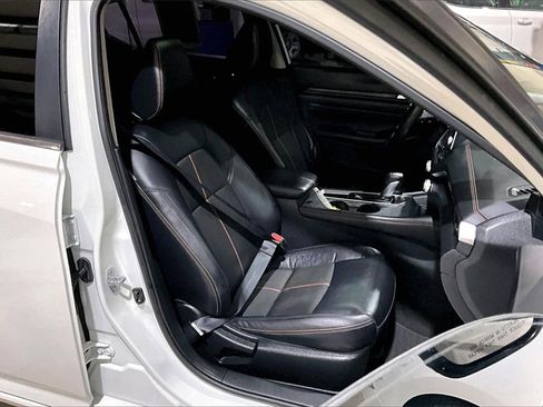 Used 2022 Nissan Altima 2.5 SR w/ Midnight Edition Package image 7