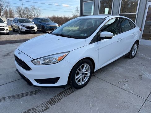 Used 2017 Ford Focus SE image 3