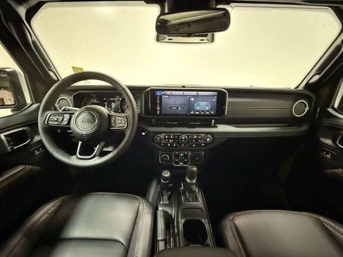 New 2026 Jeep Gladiator Sahara image 13