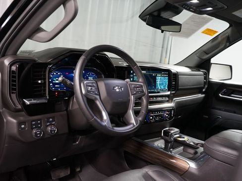 Used 2024 Chevrolet Silverado 1500 LT Trail Boss w/ Convenience Package II image 7