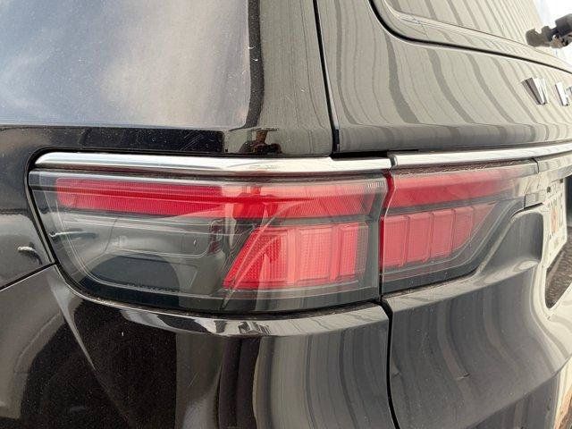 Used 2024 Jeep Wagoneer L Series II RWD image 7