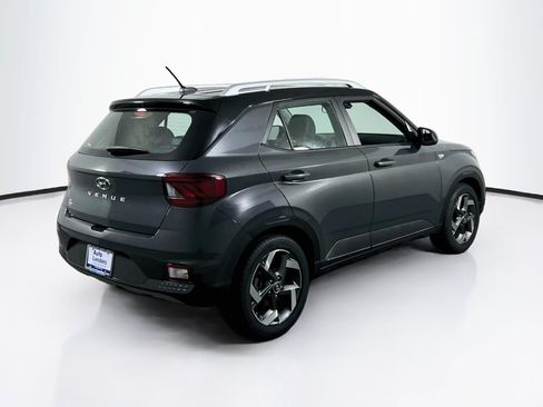 Used 2023 Hyundai Venue Limited FWD image 5