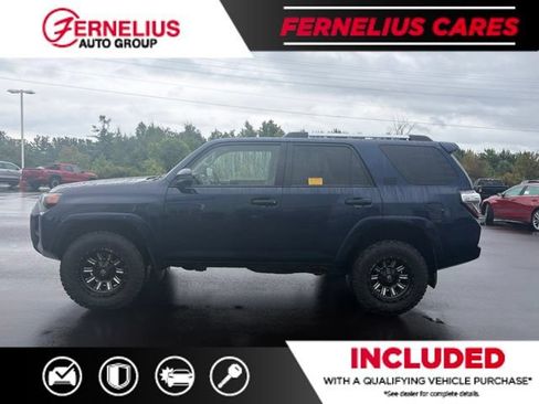 Used 2021 Toyota 4Runner SR5 AWD/4WD image 4