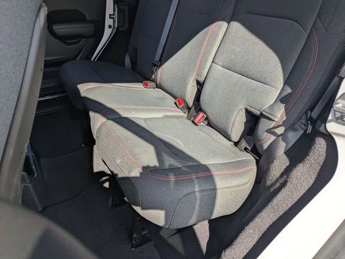 Used 2025 Jeep Wrangler Unlimited Rubicon image 27