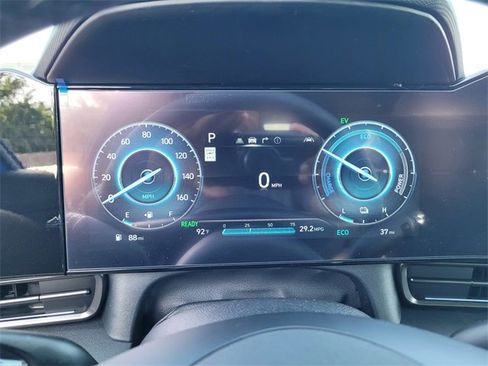 New 2025 Hyundai Elantra SEL image 11