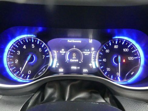 Used 2023 Chrysler Pacifica Touring-L FWD image 32