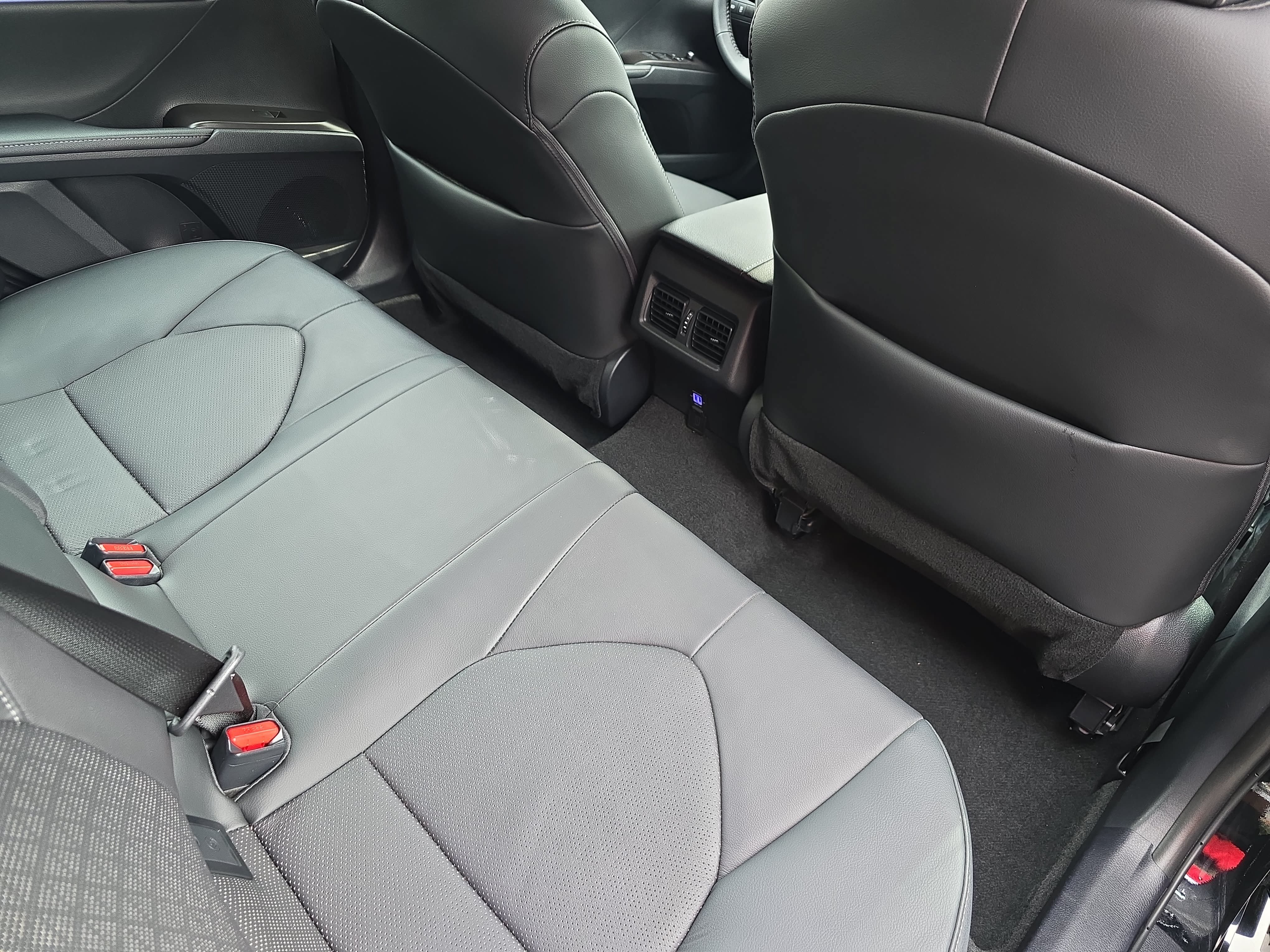 Used 2024 Toyota Camry XSE FWD image 11
