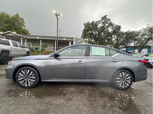 Used 2024 Nissan Altima 2.5 SV image 4