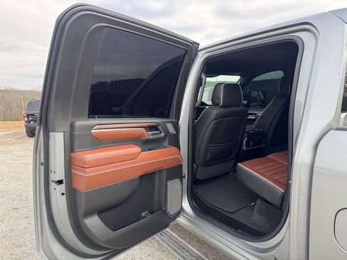 Used 2025 GMC Sierra 3500 Denali Ultimate image 38