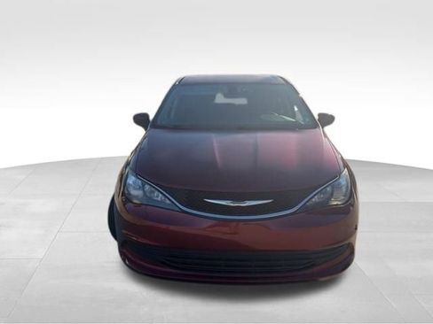 Used 2017 Chrysler Pacifica LX image 3