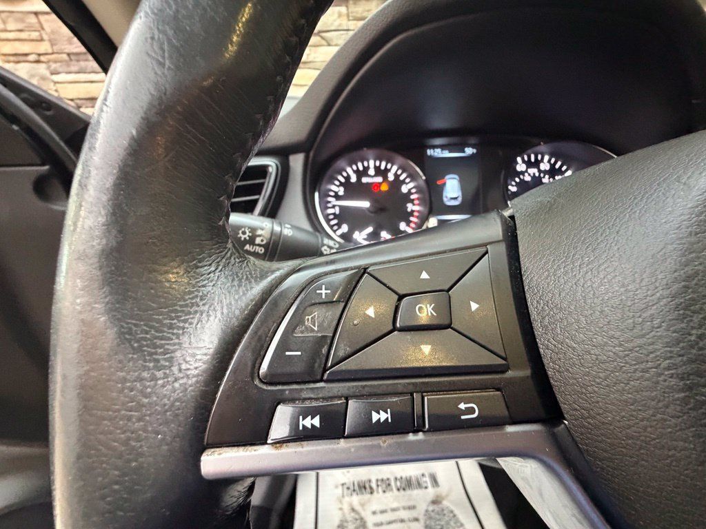 Used 2017 Nissan Rogue SV AWD/4WD image 33